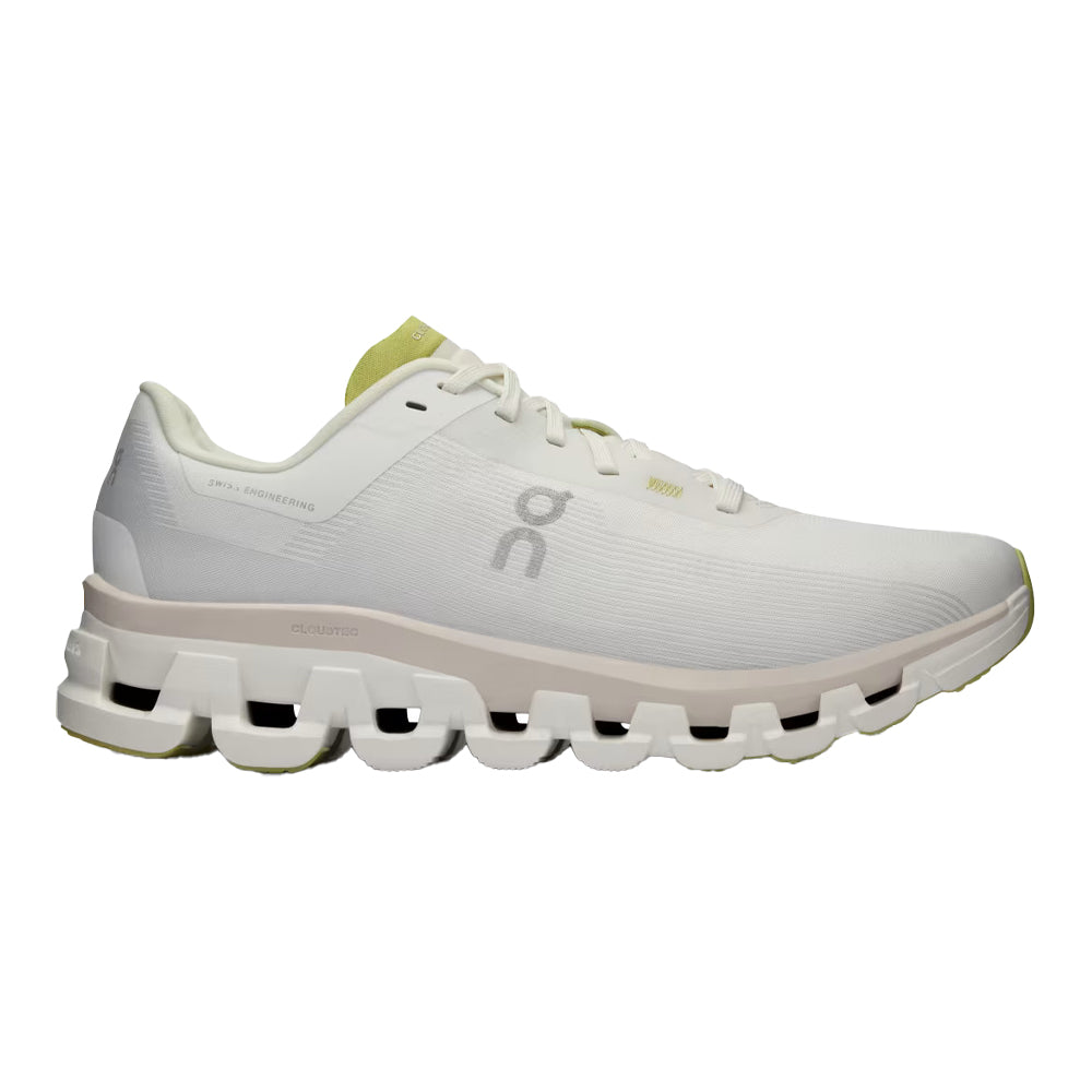 Womens On Cloudflow 4, White/Sand, 9 B Medium